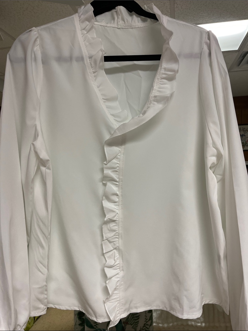 Women's White Ruffle V-Neck Long-Sleeve Blouse NWOT